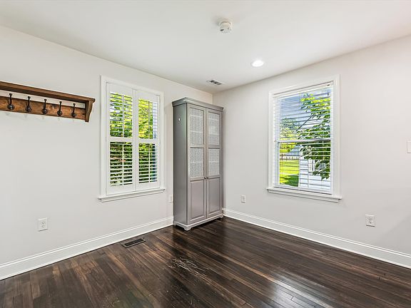 4th image of 2612 33rd St SE