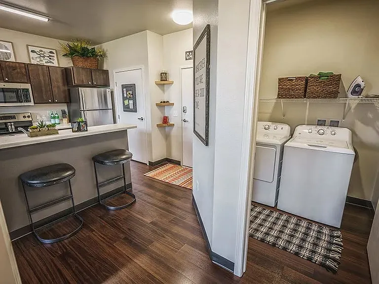 U32 Apartments — Photo 41