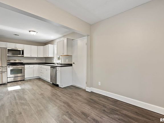 5th image of 2611 Washington St