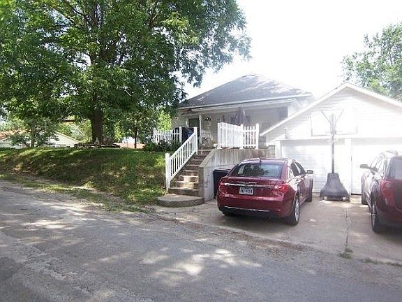 2nd image of 402 W 3rd St