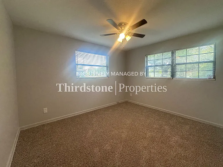 1038 La Marche Dr — Photo 5