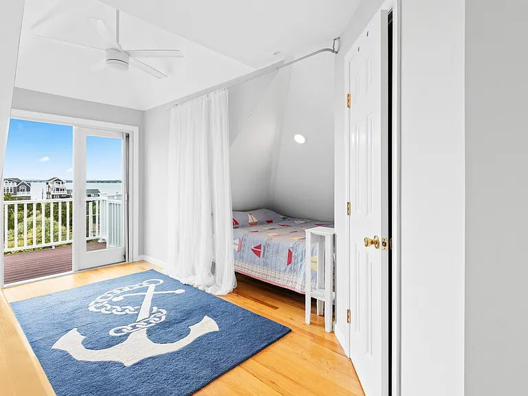 863 Dune Rd — Photo 32