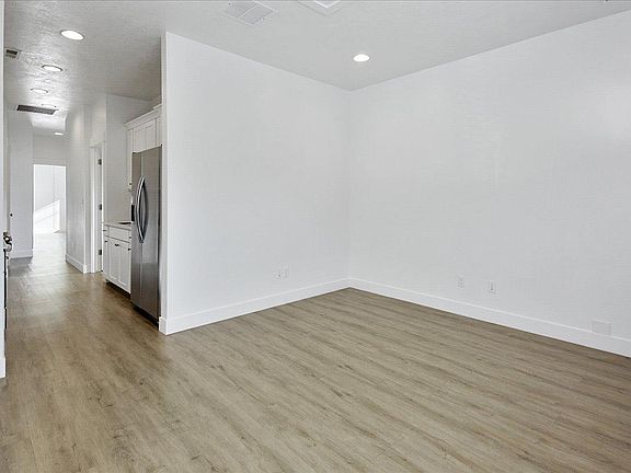 5th image of 802 W Fayette Ave