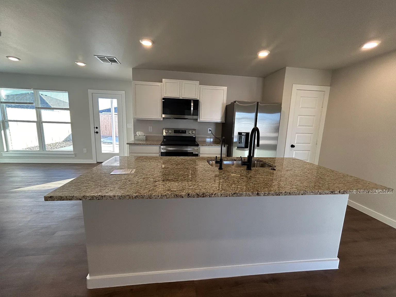 3 bed, 1300 sqft, $2,199 — Photo 3