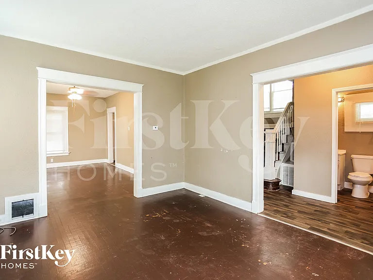 2418 Norton Ave — Photo 5