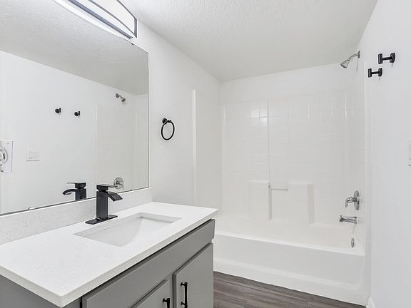 3rd image of 2323 McCoy Rd APT 526