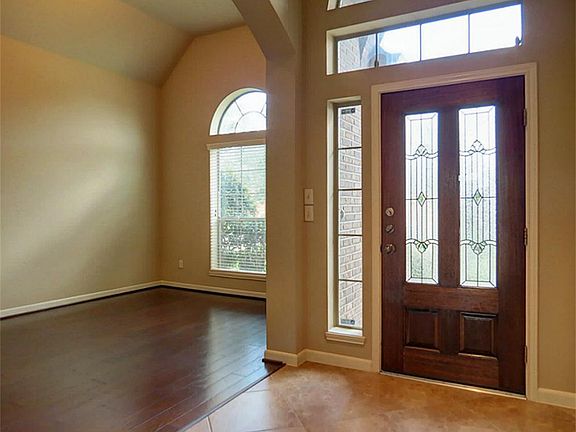 3rd image of 6303 Creekside Park Ln