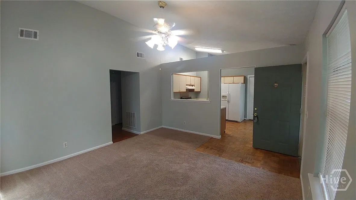 3 bed, 2.0 bath, 1279 sqft, $1,675 — Photo 3