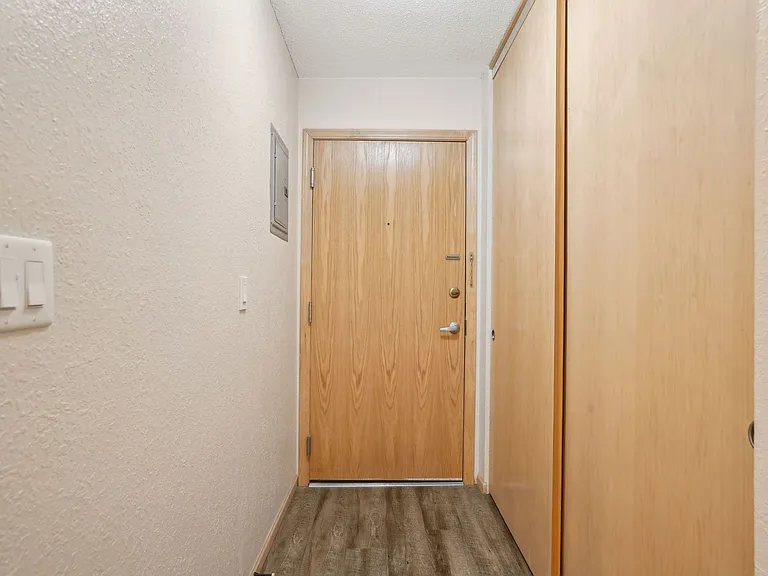 Larpenteur Estates Apartments — Photo 13