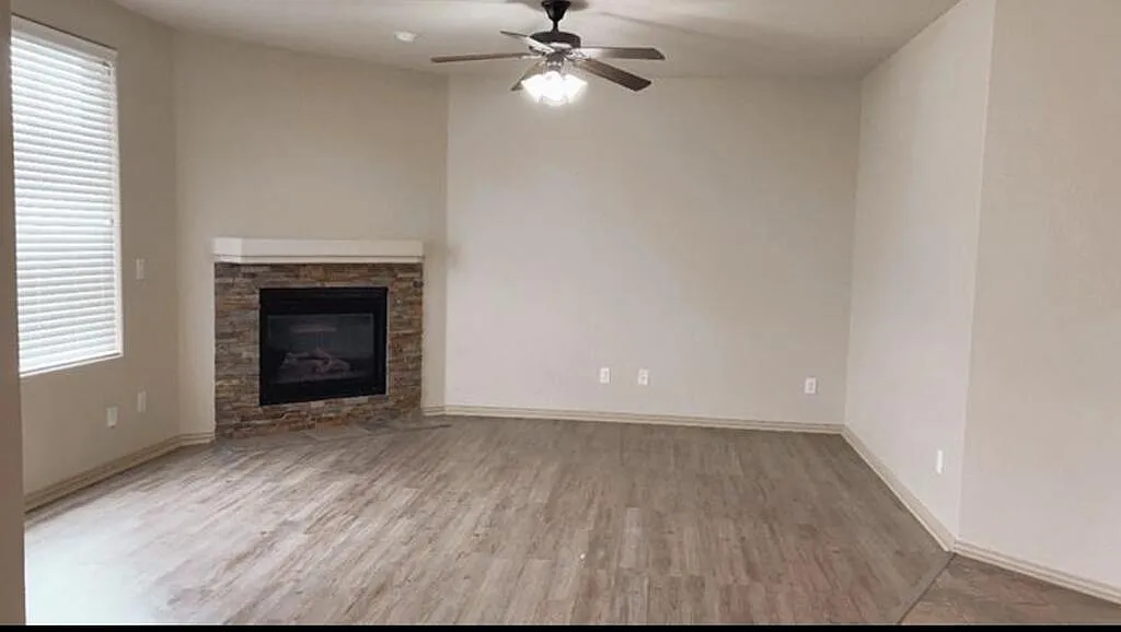 3 bed, 2.0 bath, 1771 sqft, $2,600 — Photo 3