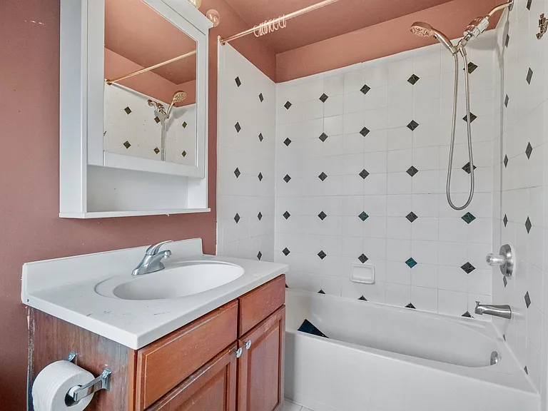 84 Adams St #5C — Photo 17
