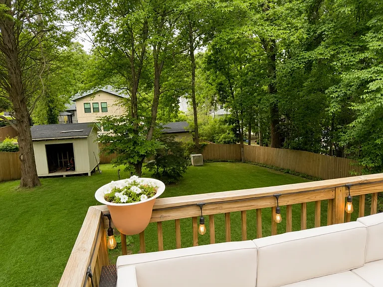 Glenwhite Dr — Photo 19