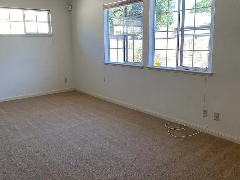 18190 Comstock Ave — Photo 6