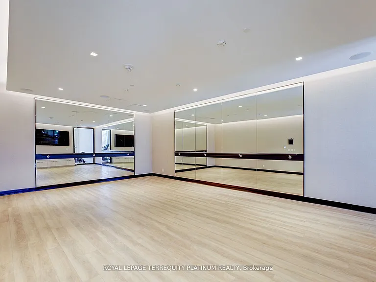 2020 Bathurst St #725 — Photo 15