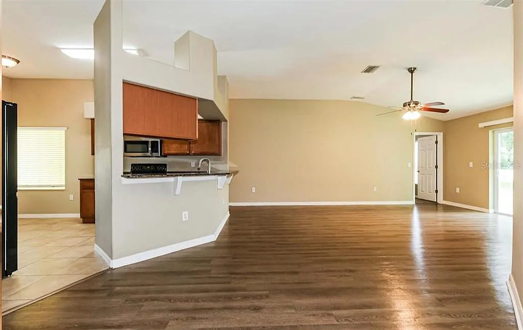 3 bed, 2.0 bath, 1812 sqft, $1,800 — Photo 3