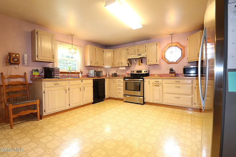 3rd image of 2896 W Lydius Street