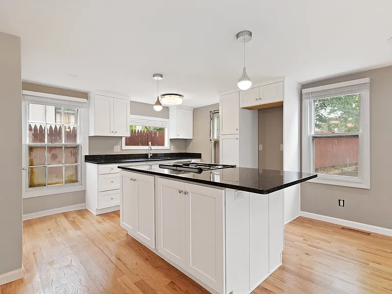 601 Chapel St #B — Photo 9