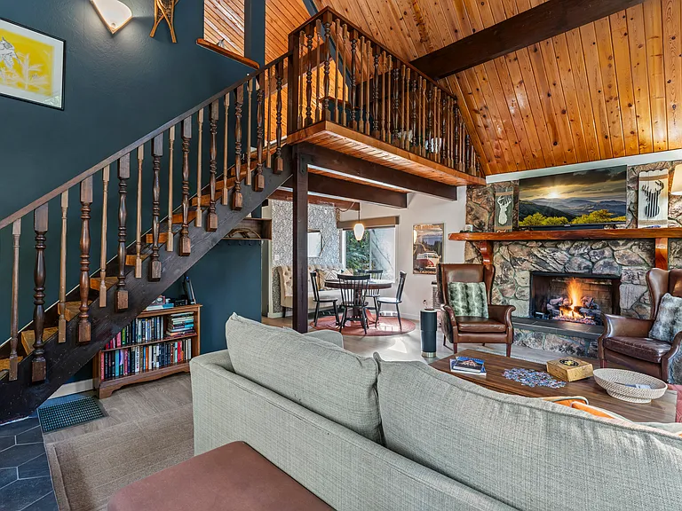 692 Sunderland Ct — Photo 7
