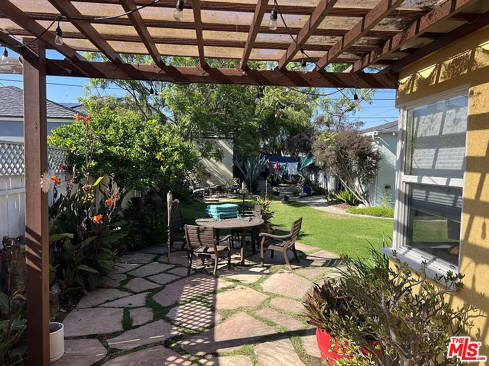 2 bed, 3.0 bath, 1250 sqft, $5,500 — Photo 3