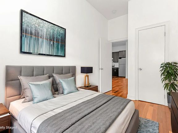 4th image of 321 Weirfield St #3