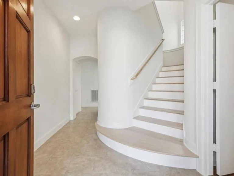 650 Westcross St #3 — Photo 2