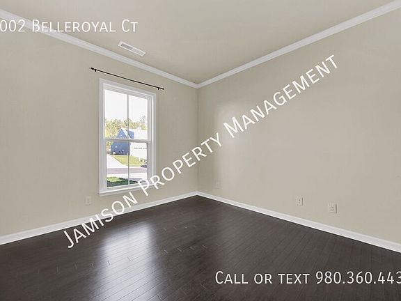 3rd image of 5002 Belleroyal Ct