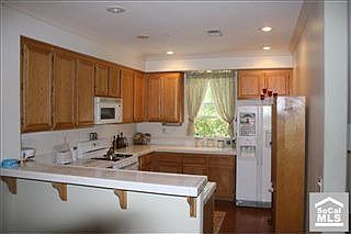 2nd image of 3 Burlingame Ln