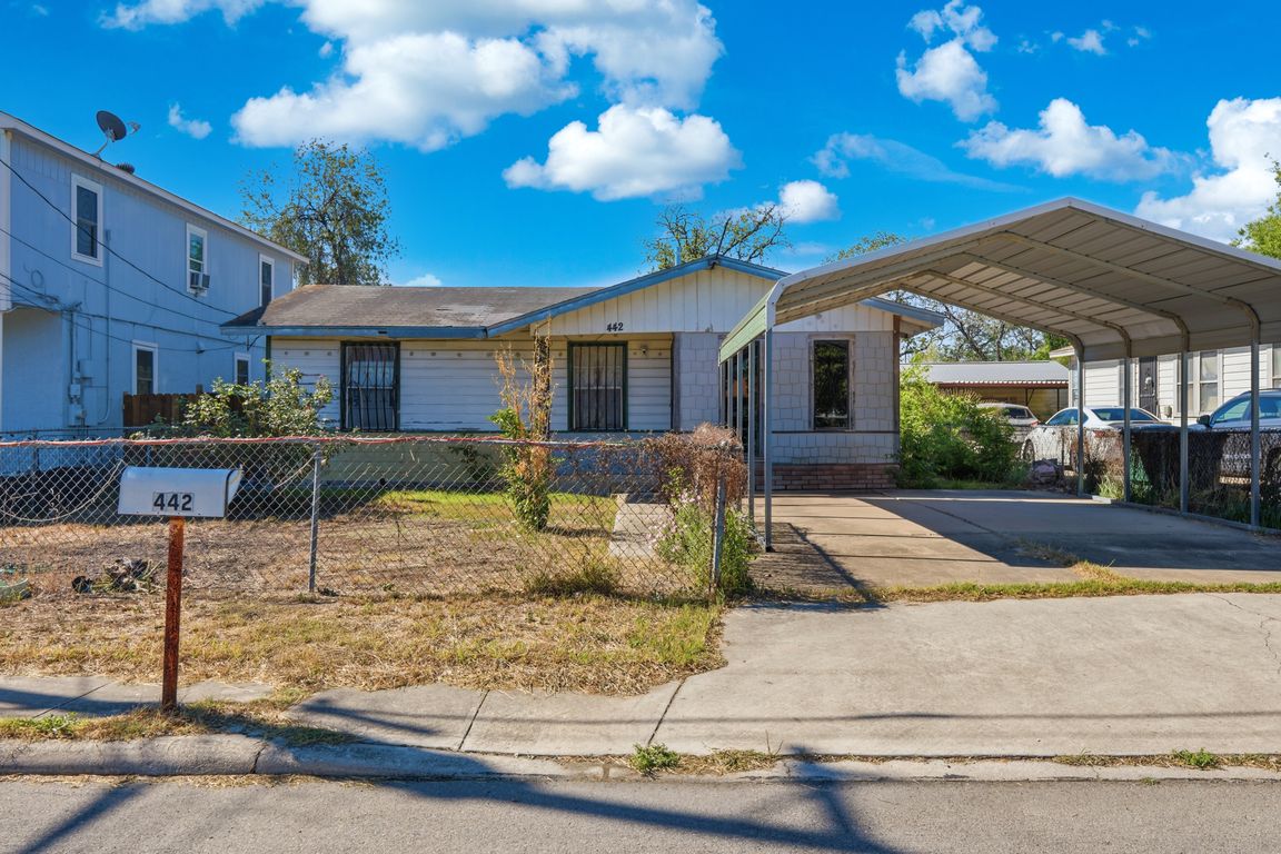 01_442 Humboldt St