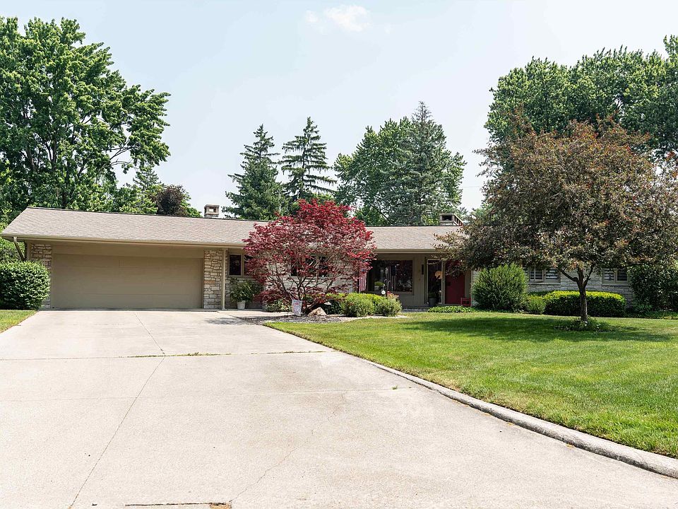 1st image of 810 Fairway Dr
