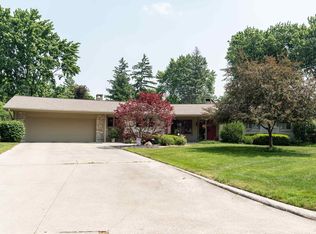 810 Fairway Dr, Saginaw, MI