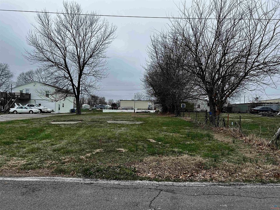 2nd image of 1421 W Main St