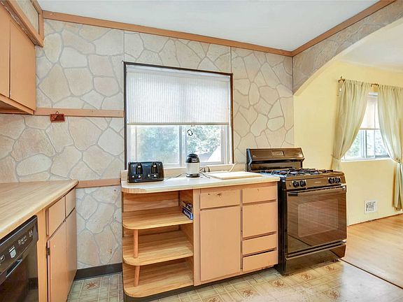3rd image of 480 Vern Ct
