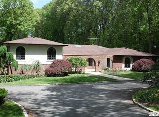47 Timber Ridge Dr, Oyster Bay, NY 11771