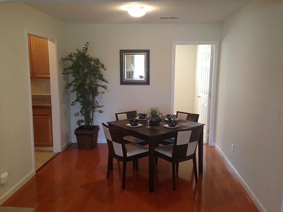 3rd image of 215 Cleopatra Dr