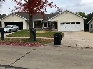 1313 W Weiland Ln, Appleton, WI 54914