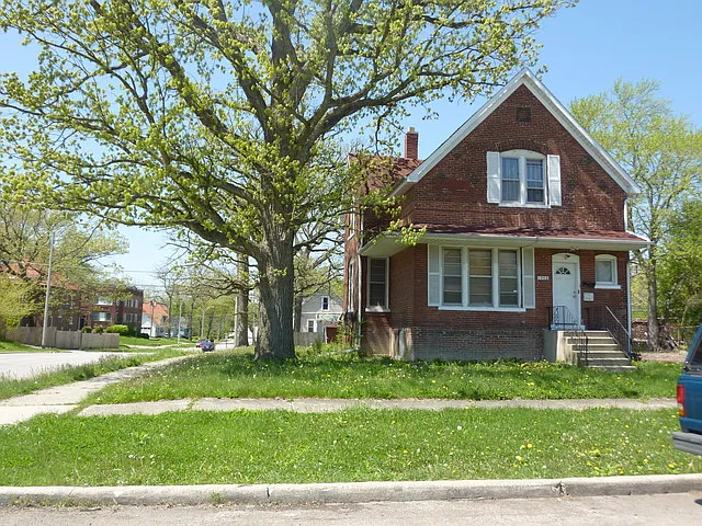 1548 Thorn St photo 1