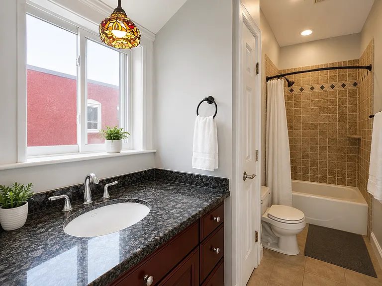 371 Hanover St #5 — Photo 5