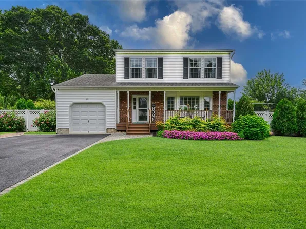 42 Brentwood Avenue, Farmingville, NY 11738