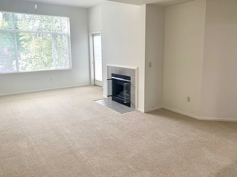 Bellevue Heights Apartments — Photo 13