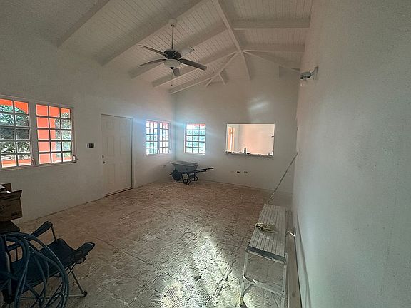 4th image of 102 Castle Coakley Est