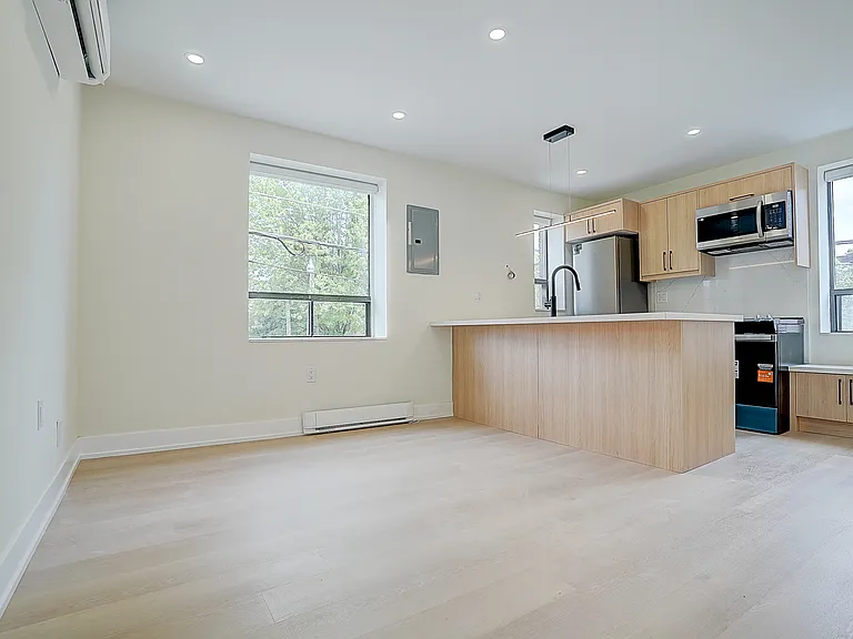 240 Durie St #U201 — Photo 3