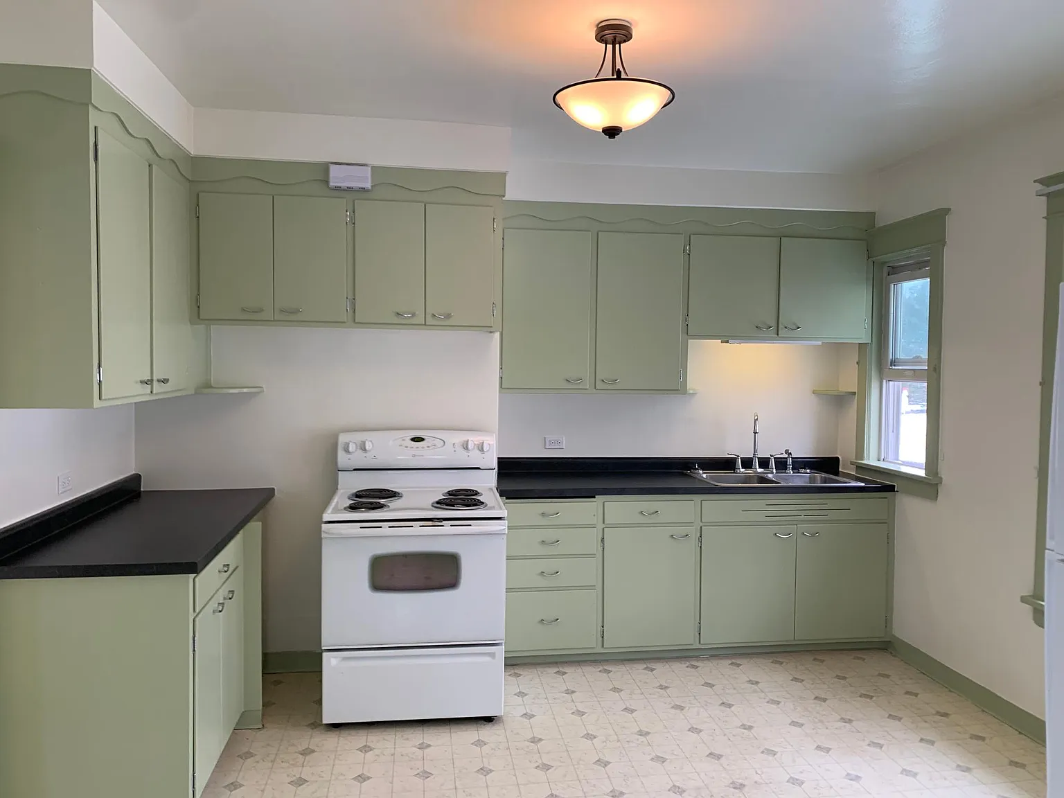 2 bed, 1100 sqft, $1,350 — Photo 4