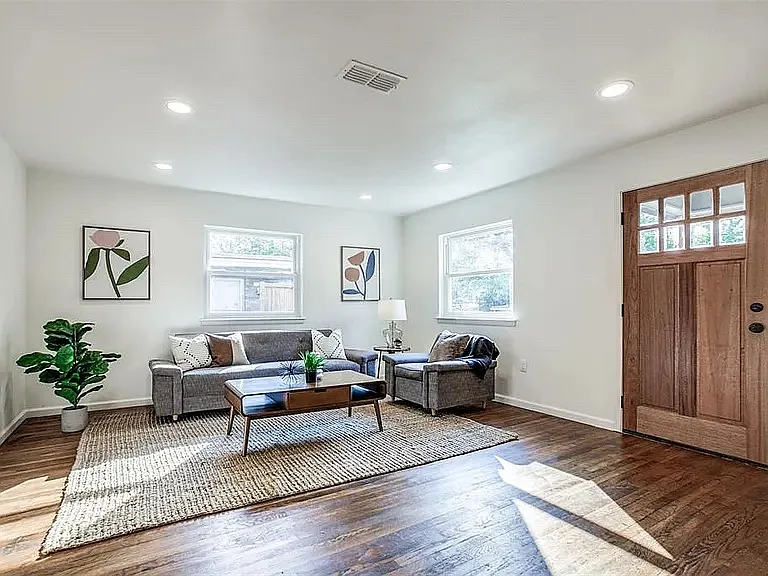 1220 Danville Dr — Photo 2