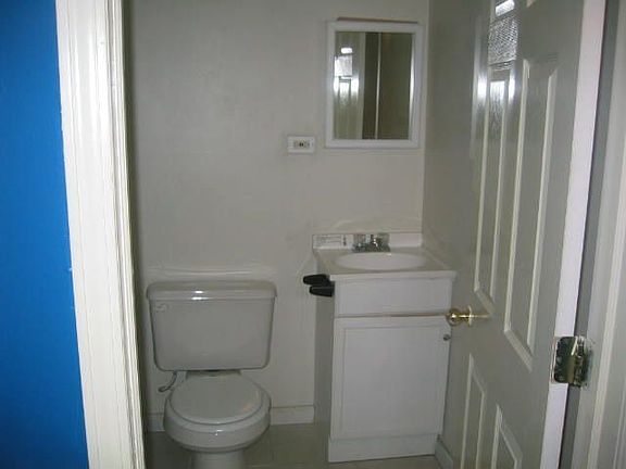 Lower Level 1/2 bath