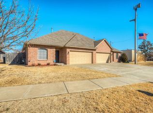 11409 NW 121st Pl, Yukon, OK 73099