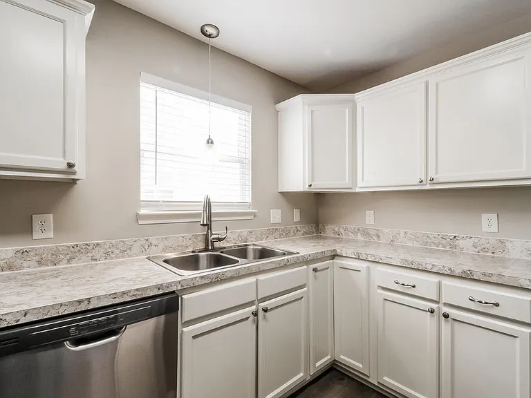 406 Meagan Cv — Photo 7