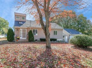 2 Shiretown Rd, Dedham, MA 02026