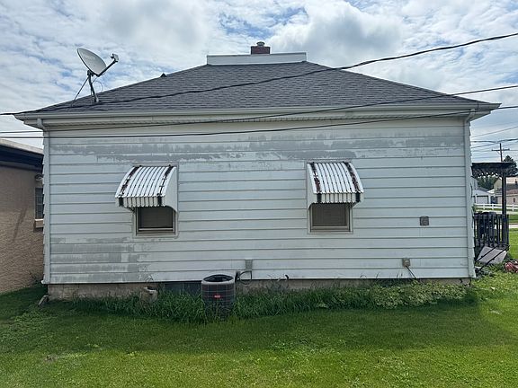 3rd image of 103 W Walnut St