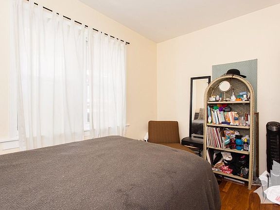 2nd image of 1524 N Artesian Ave APT 1A
