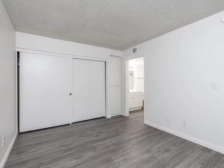 3573 Columbia Ave — Photo 3